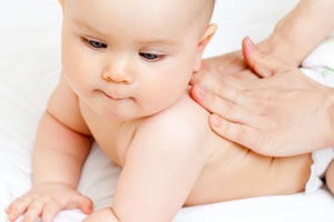 Benefícios de Praticar Massagens no Bebê