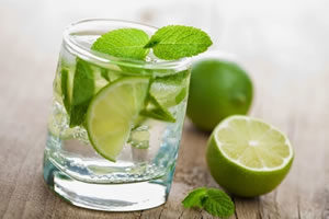 Os Benefícios da Água com Limão